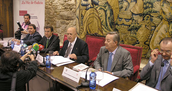 Mesa presidencial con Negreira, Feijoo, Ferrín, Santiago Rey e Vilela